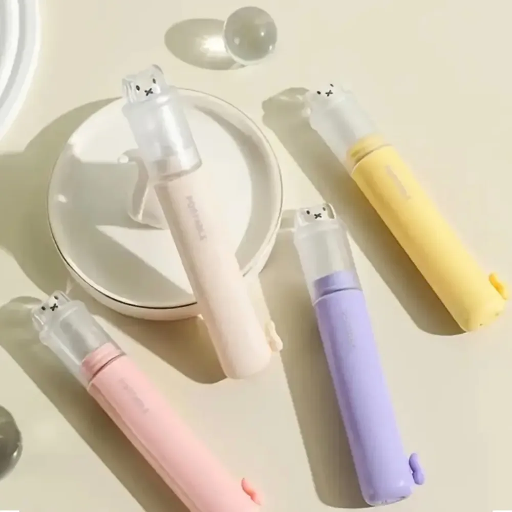 Brosse à dents avec compartiment, dentifrice