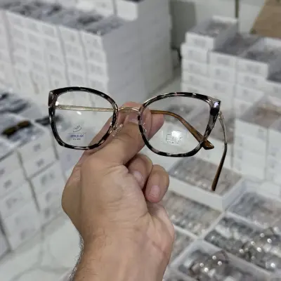 نظارات نسائية طبية