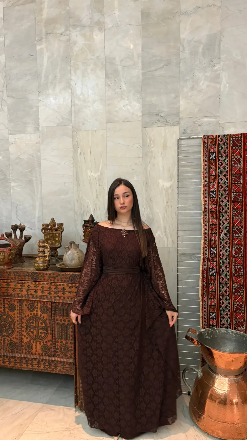 Robe d’hôtesse modèle Aura en dentelle