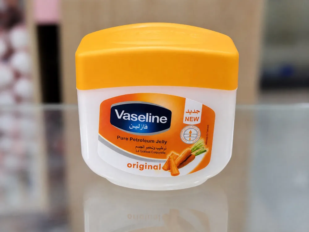 فازلين (Vaseline) - هلام بترولي نقي.