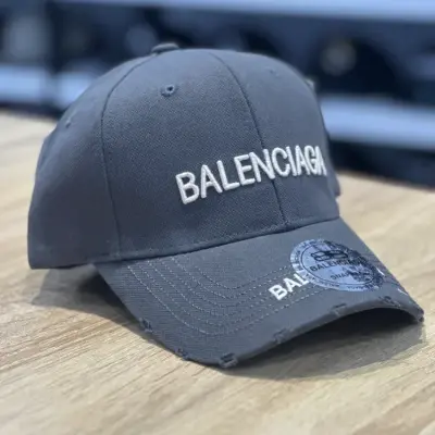كاسكيطة بالنسياغا Balenciaga
