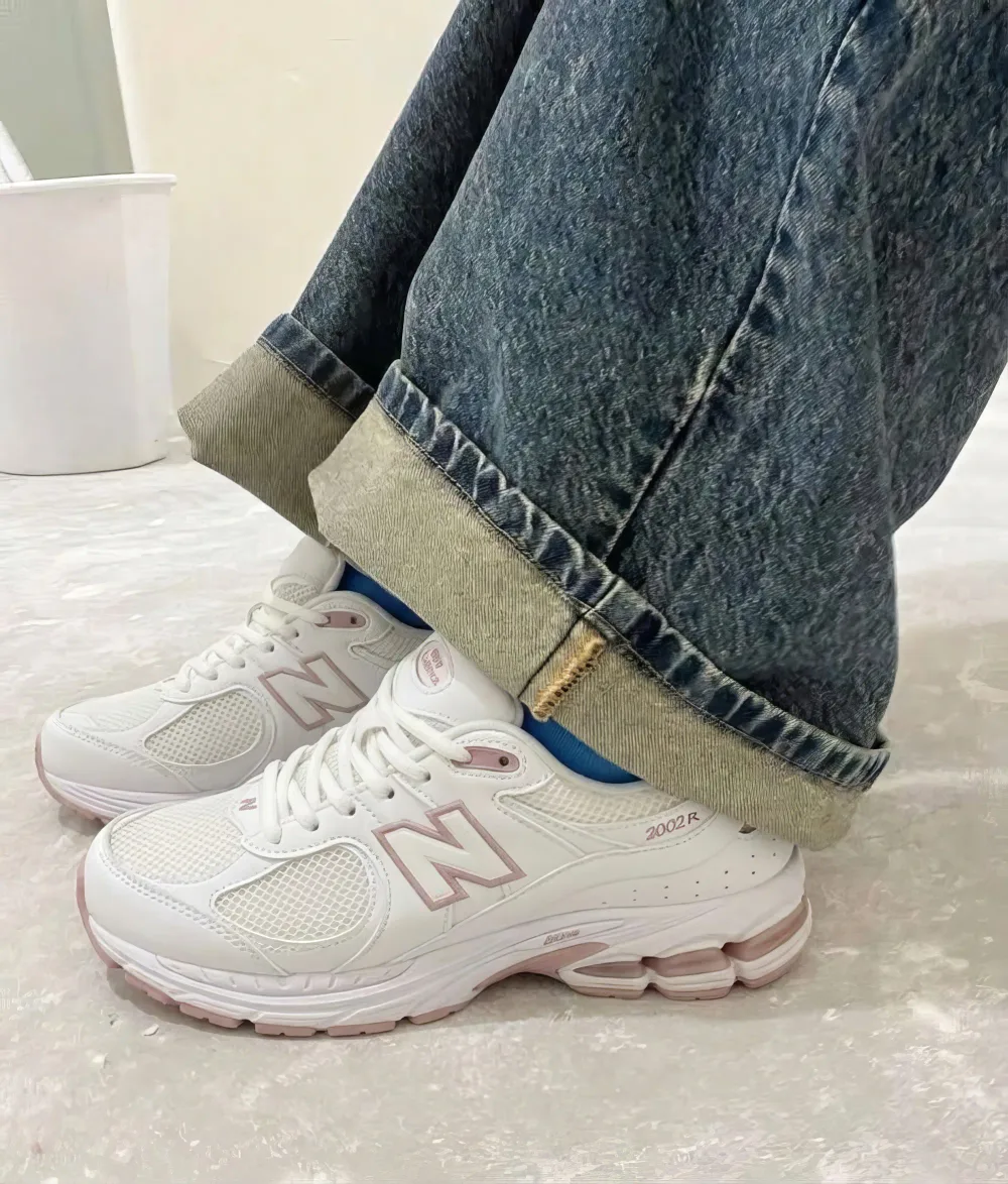 باسكات NEW BALANCE 2002R