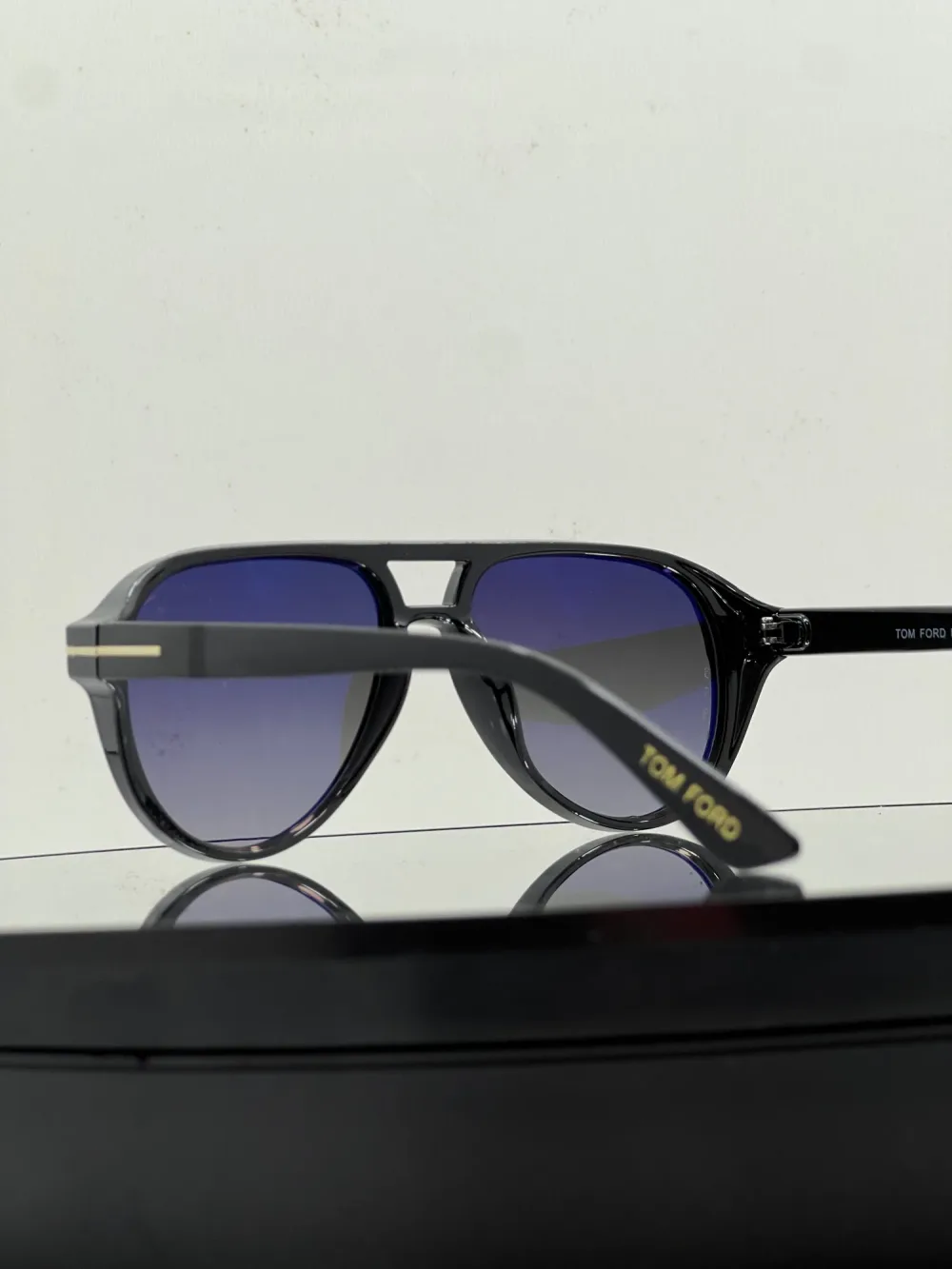 TOM FORD
