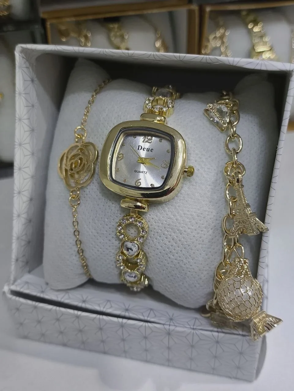 ساعة نساء مع اكسسوارات