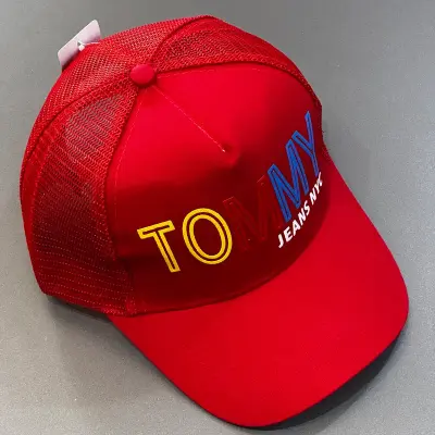 كاسكيطة طومي Tommy احمر