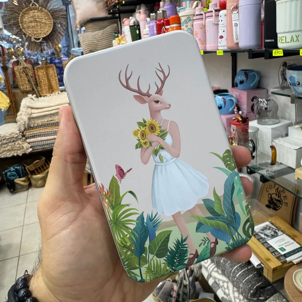 Boîte métallique avec pinceau