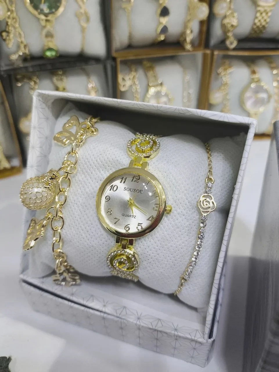 ساعة نساء مع اكسسوارات