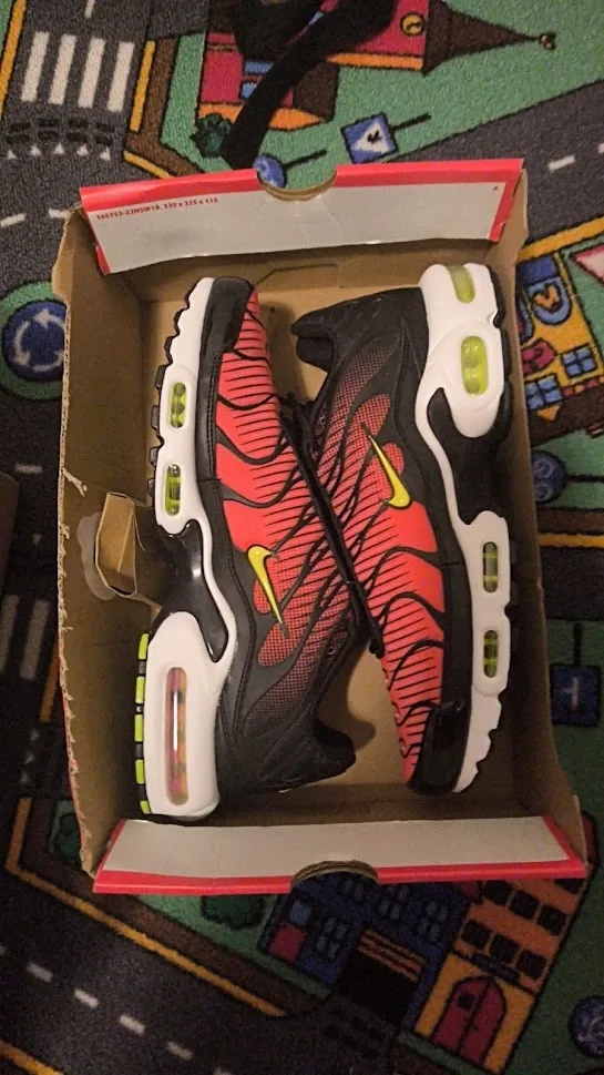 Nike Air Max Plus Rouge Yellow Black