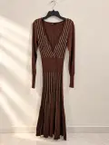 Robe longue en maille marron à détails dorés – Morgan