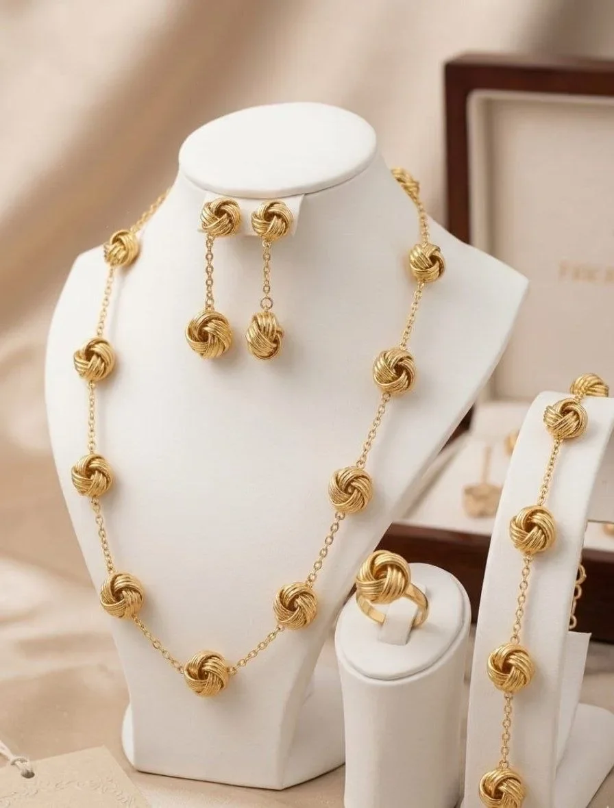 Parure Dorée "Nœuds d'Amour" (4 Pièces) – Chaîne à Motifs Entrelacés