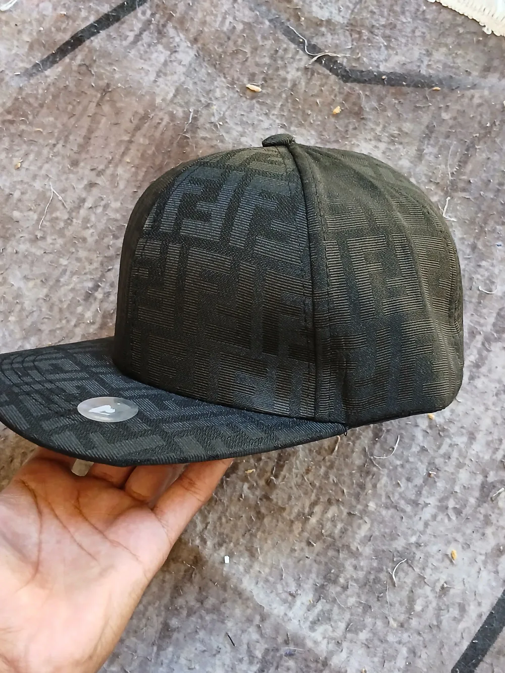 Cap fendi plat