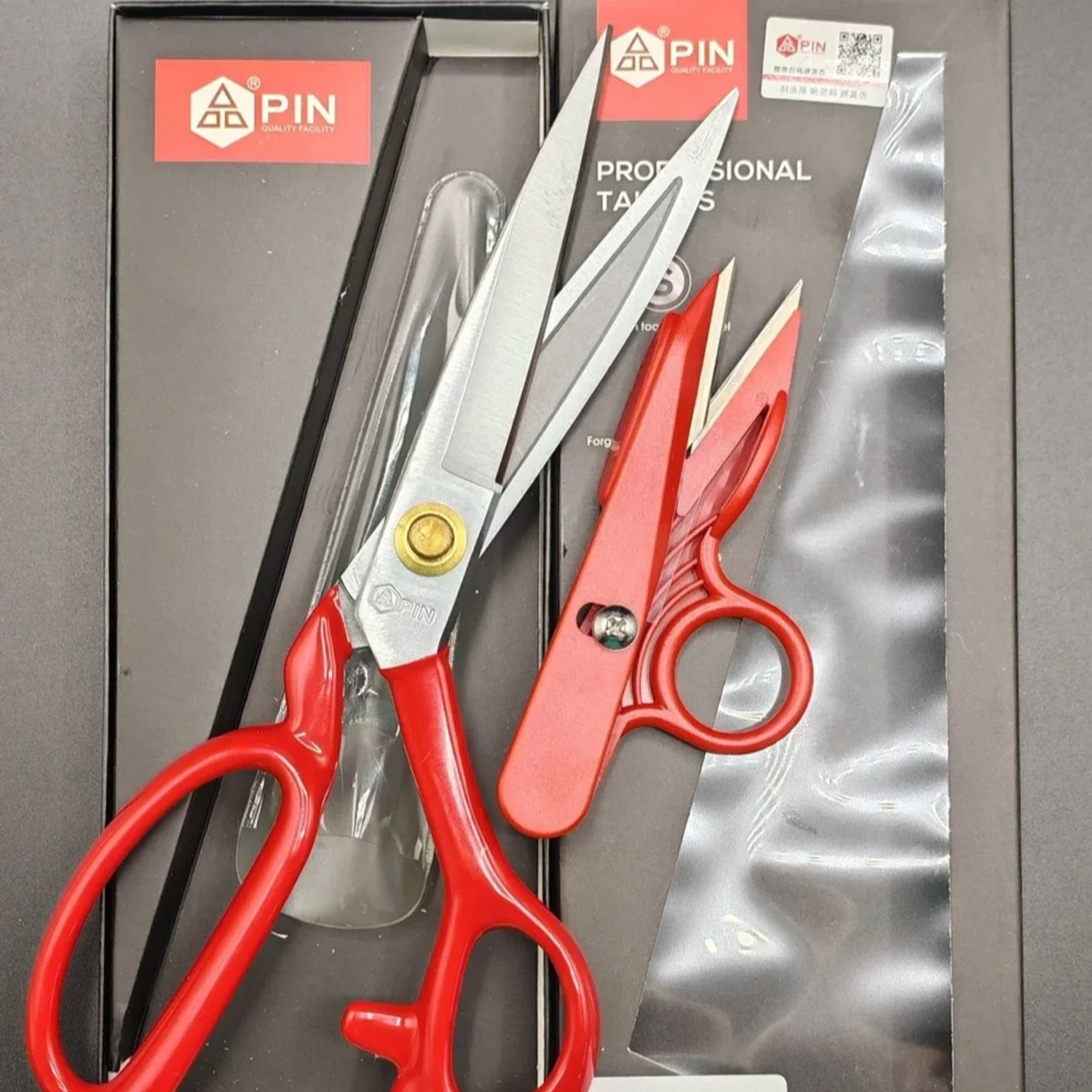 Ciseaux pin Rouge avec Coupe Fil