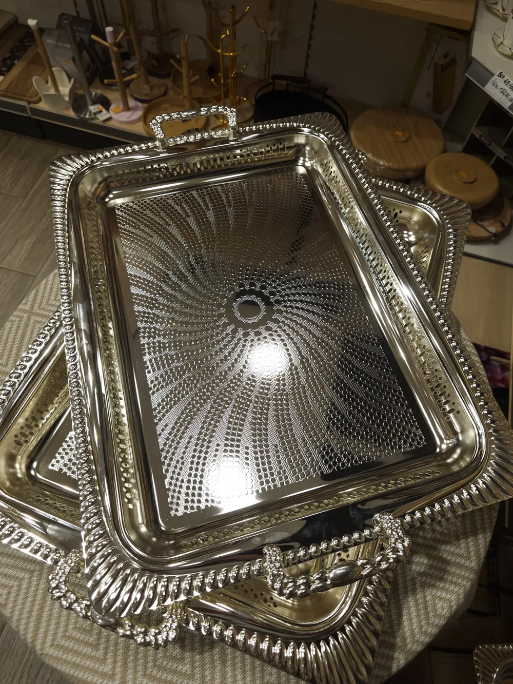 PLATEAUX ARGENTÉ AVEC MOTIF