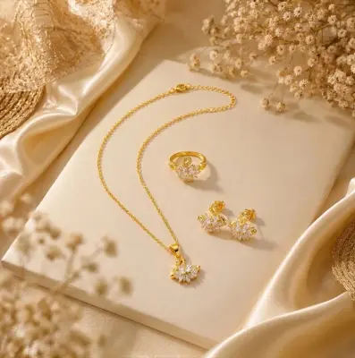 طقم مجوهرات ذهبي فاخر مرصع بالكريستال – تصميم البجعة الأنيق          Parure de bijoux dorée de luxe ornée de cristaux – Élégant design en forme de cygne