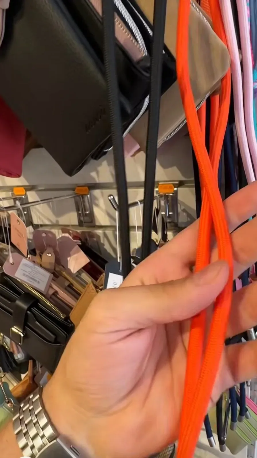 Laniére pour smartphone
