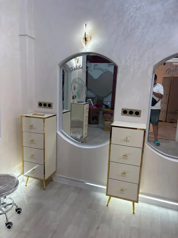 Poste de Coiffure Mural de Luxe - بوست حلاقة عصري مع مراية فخمة وأدراج