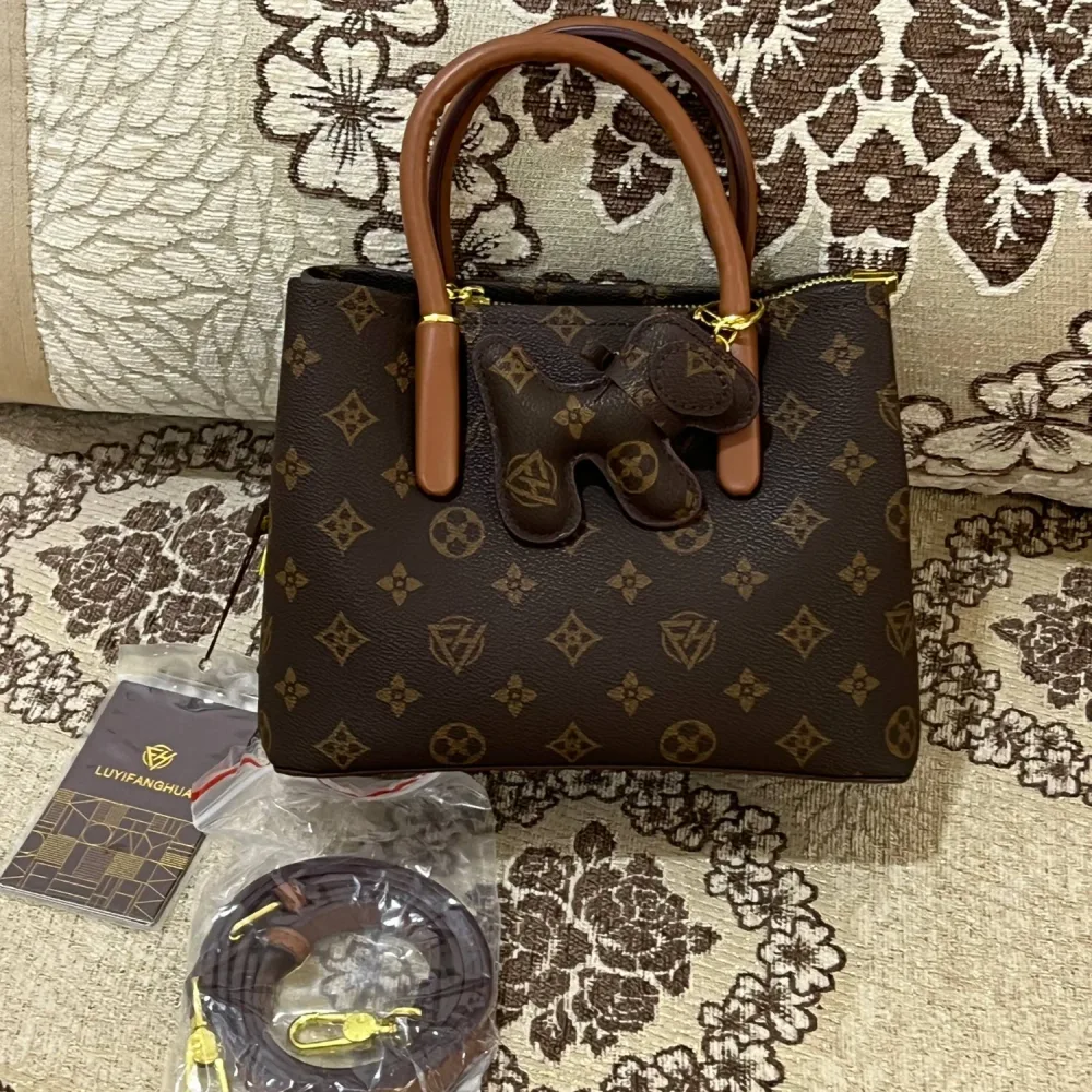 A&V Monogram Élégance – Brown Luxury Edition
