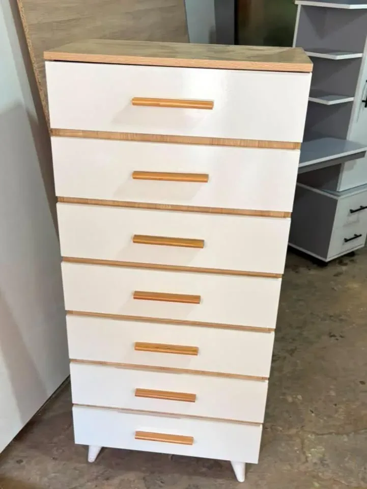 Commode Moderne Multi-Tiroirs (كومودا عصرية متعددة الأدراج)