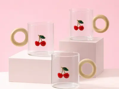 DESCREPTION  🍒 Verres en Verre Transparent avec Anse en Bois - Motif Cerises