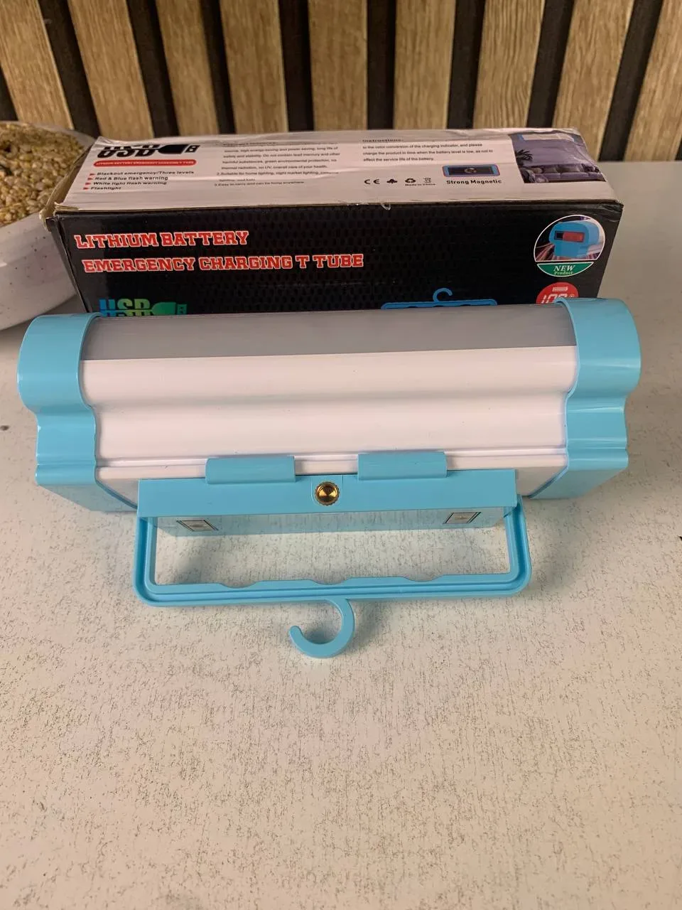 Lanterne de Camping 5-en-1 avec Power Bank PM 3000mAh - مصباح التخييم المغناطيسي متعدد المهام