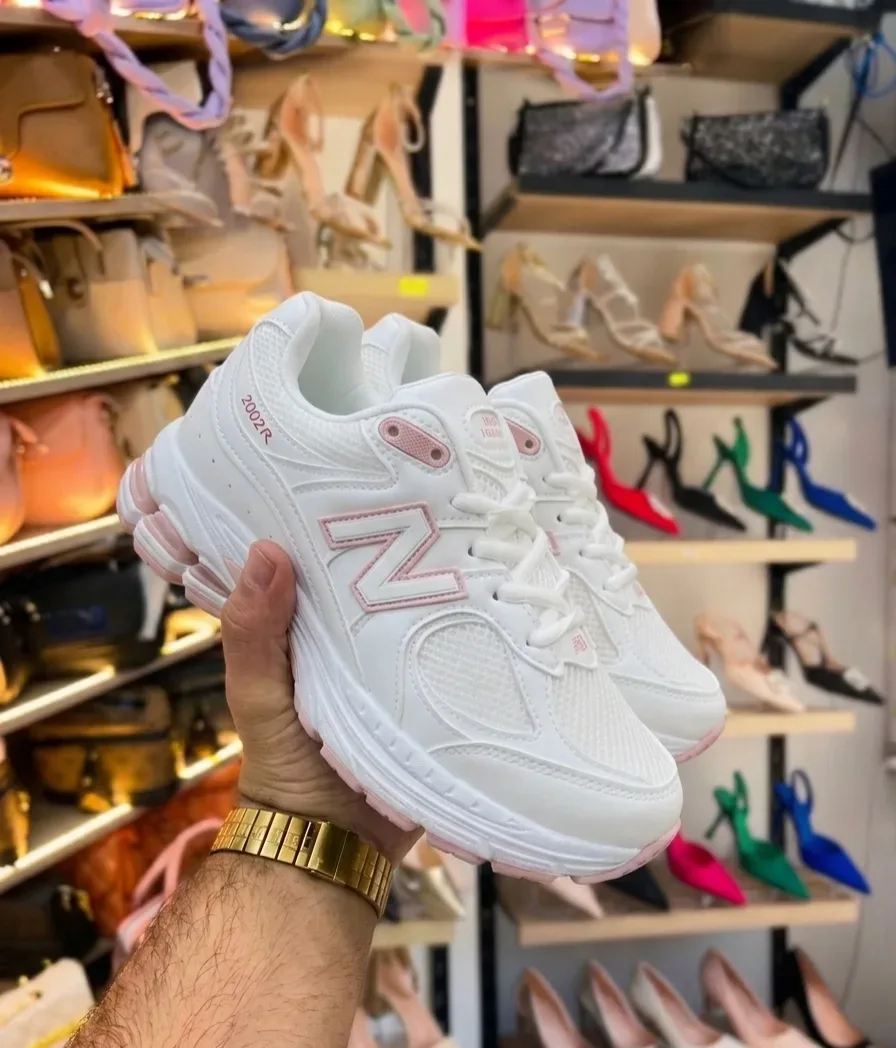 باسكات NEW BALANCE 2002R