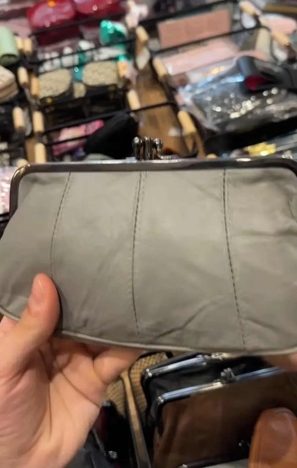 Porte-monnaie en cuir véritable à fermoir métallique clic-clac