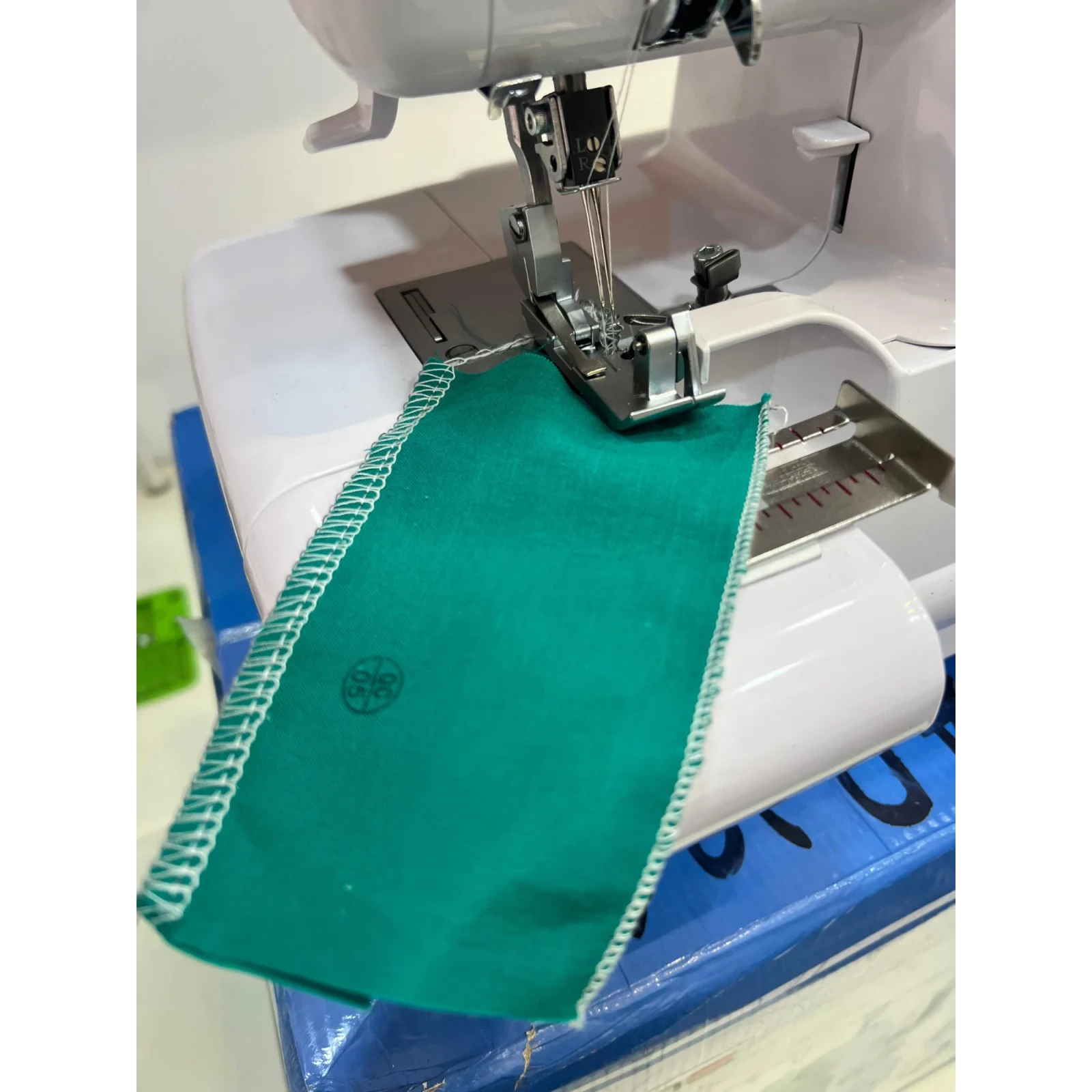 نشط Machine à Coudre Surjeteuse ACME 320