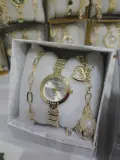 ساعة نساء مع اكسسوارات