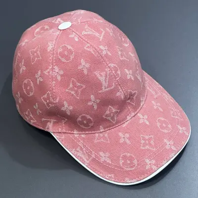 كاسكيطة لويس فويتون Louis Vuitton وردية