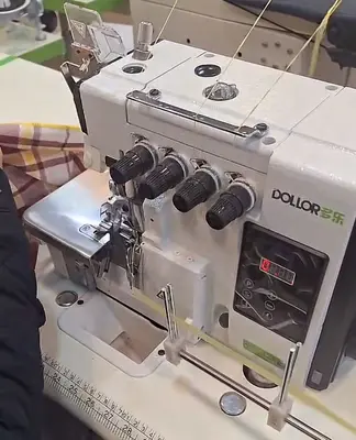 Machine à coudre industrielle surjeteuse avec guide P1-4-MJ