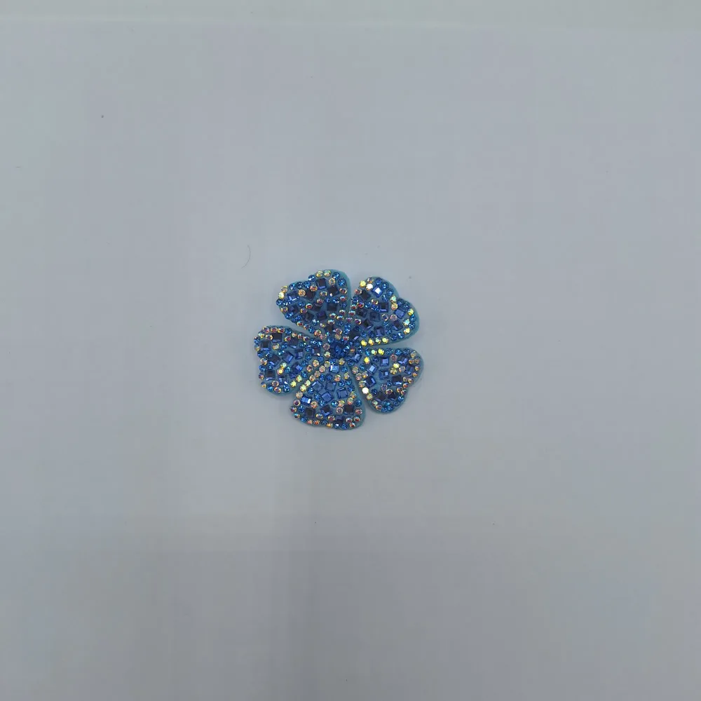 Fleur avec strass