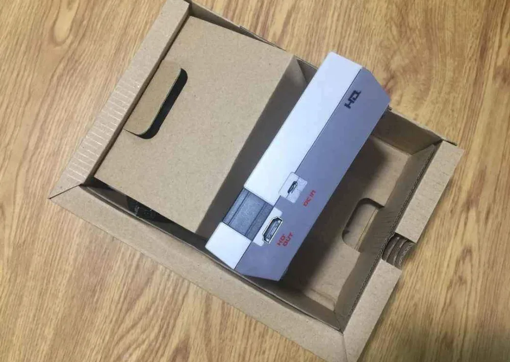 Mini NES sous emballage avec 21 jeux