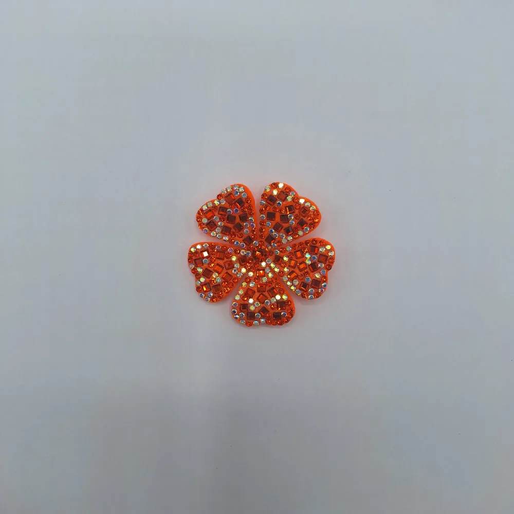 Fleur avec strass