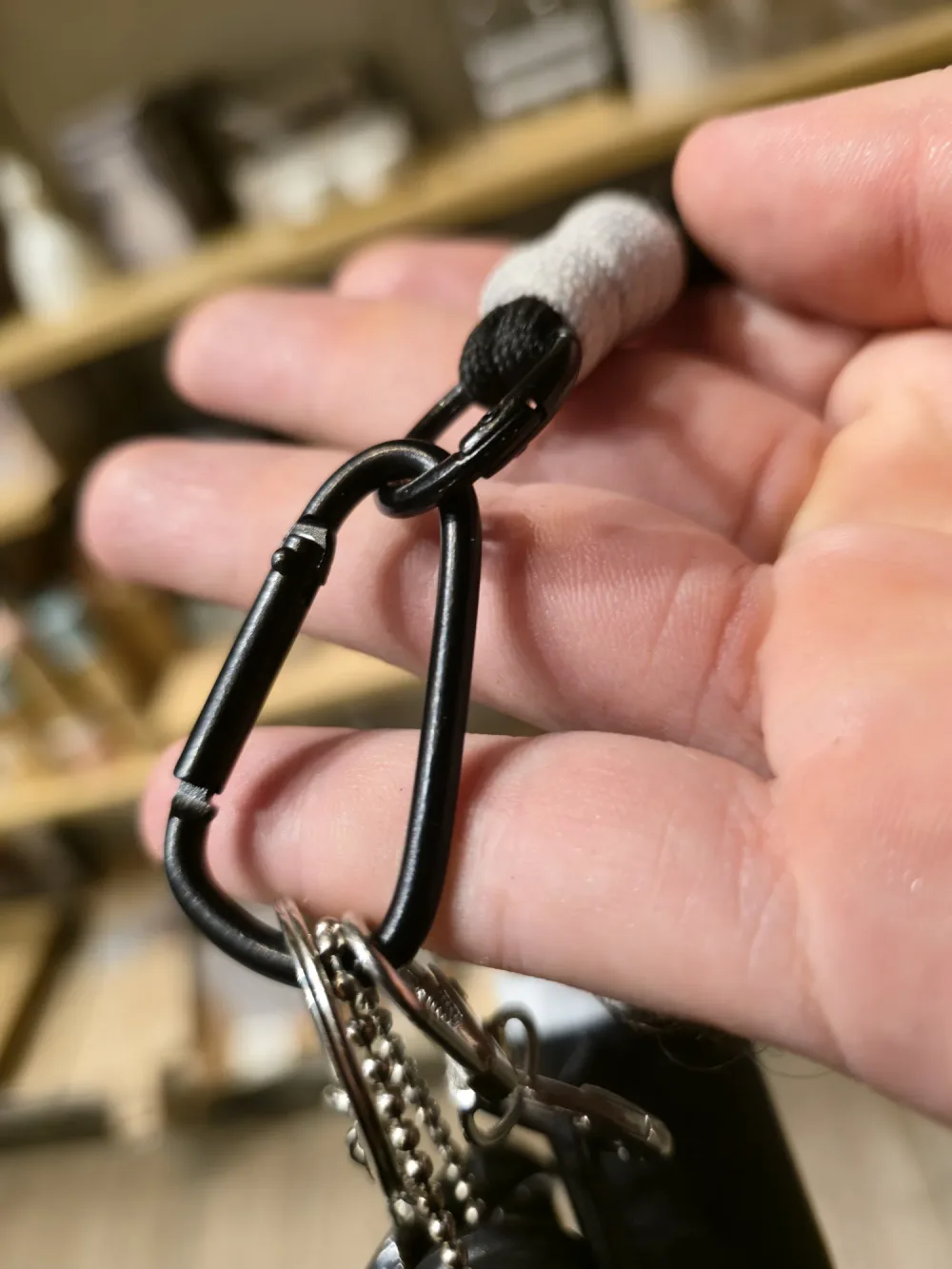 Porte-clés miniatures Tumbler, Crocs & Casque – Trio Lifestyle