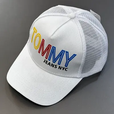 كاسكيطة طومي Tommy ابيض