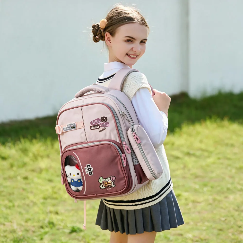 Sac à Dos Scolaire Delta Design Ergonomique avec Trousse et Pendentif Ours Inclus Gris SACKDS35GR - حقيبة ظهر مدرسية عصرية مع مقلمة مدمجة