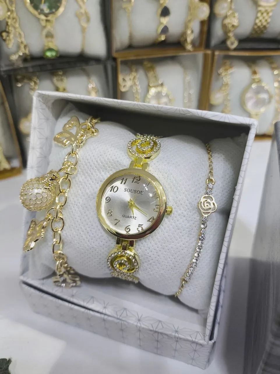 ساعة نساء مع اكسسوارات