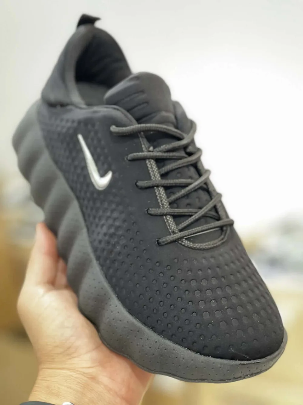 حذاء فاخر Nike Mind 002