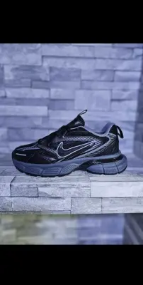 black Nike running