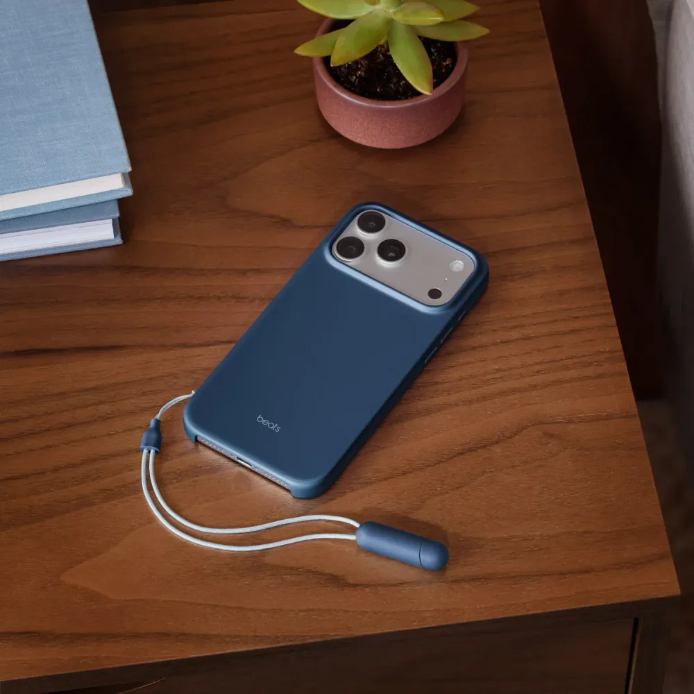 Beats iPhone  Kickstand Case