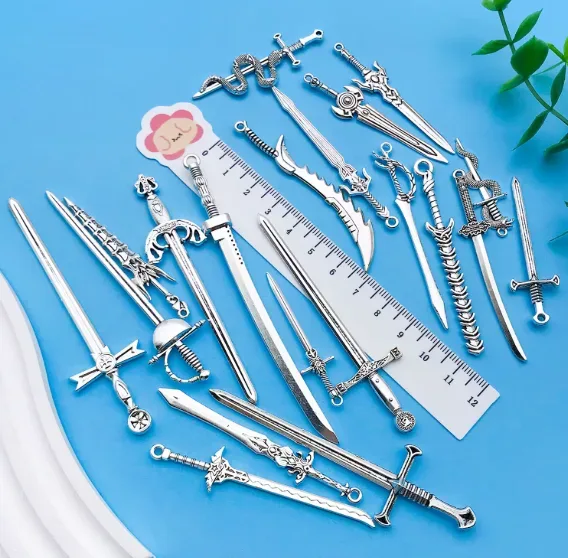 1 Porte clé aleatoire epée en metal (random)