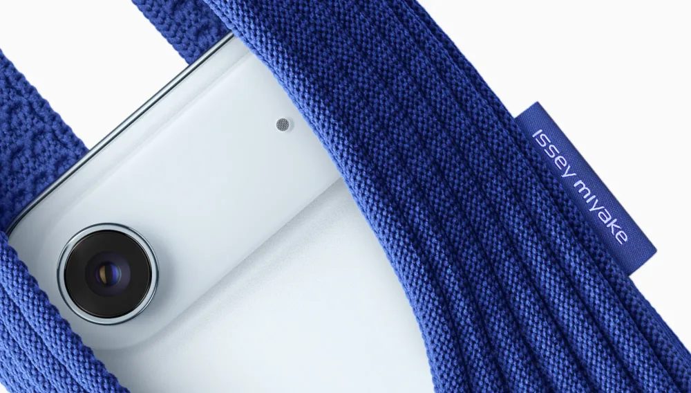 Pochette Téléphone en Tissu avec Longue Bandoulière – Bleu Ciel, Bleu & Marron