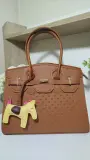 حقيبة H بني