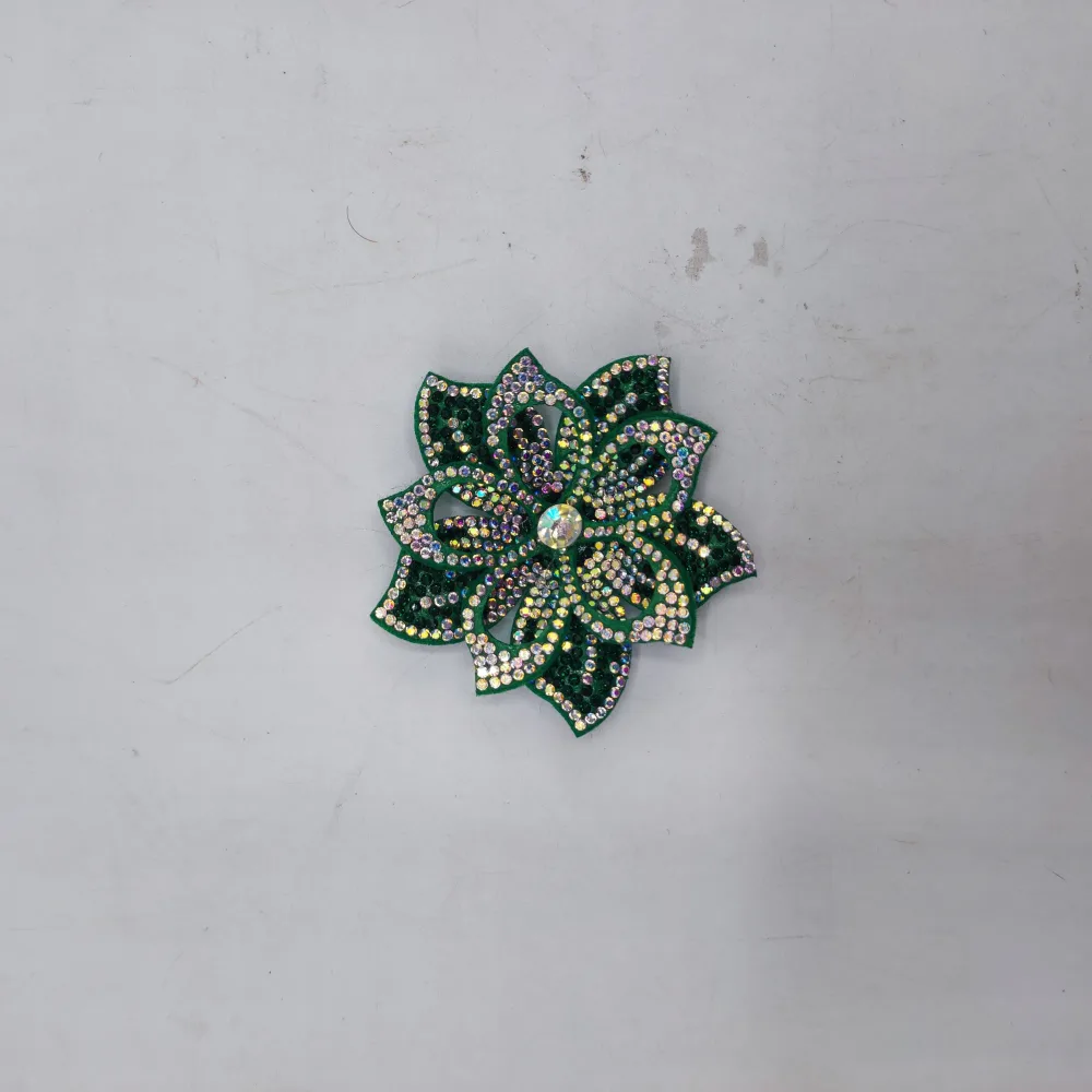 Fleur avec strass