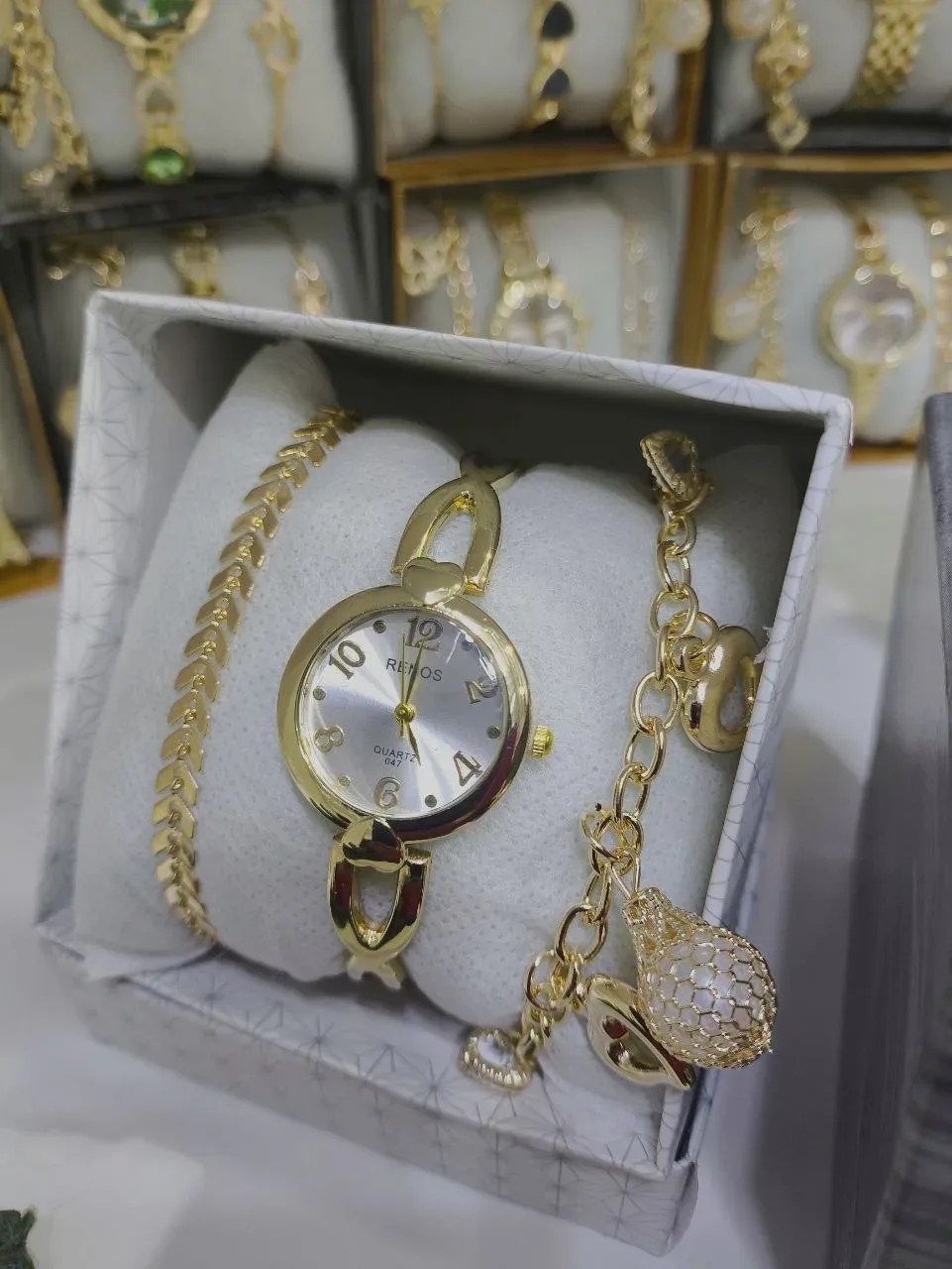 ساعة نساء مع اكسسوارات