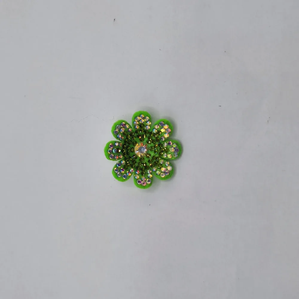 Fleur avec strass