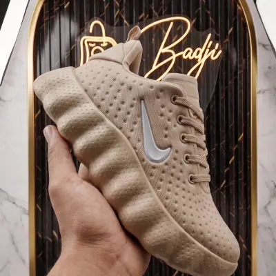 حذاء رياضي نايكي سحري مموج (Nike Cloud Wave Runner