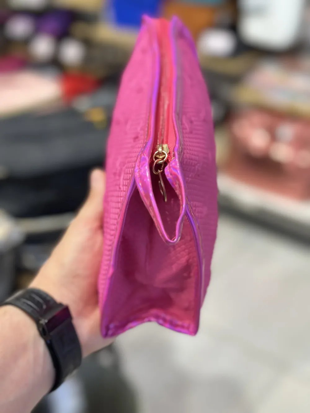 Trousse de Maquillage Texturée – Finition Holographique ✨