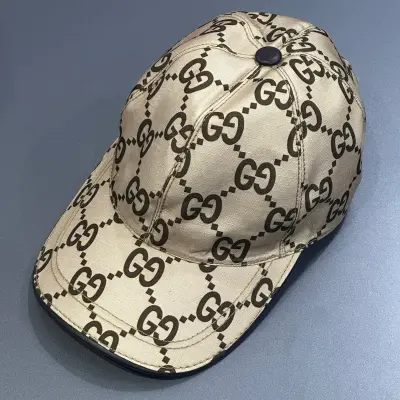 كاسكيطة غوتشي Gucci بني AZ