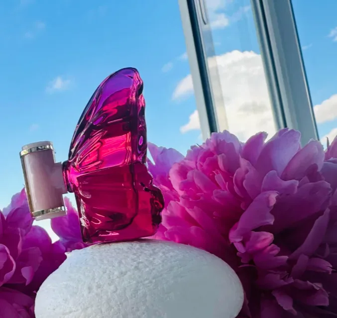 LA BOMBA Carolina Herrera